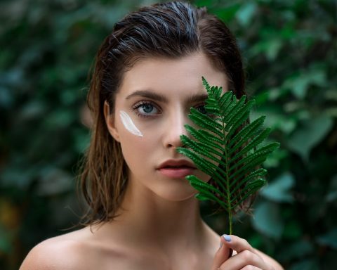 How Does CBD Lotion Work on lady face?