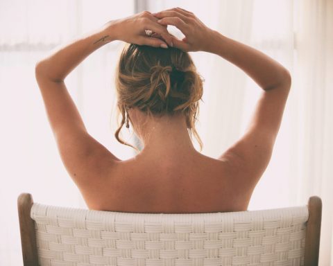 What’s Bacne(back Acne)? How To Get Rid Of It Naturally?